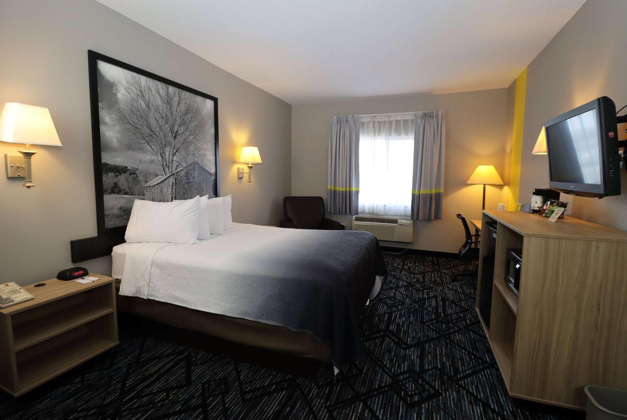 Super 8 By Wyndham Hotel