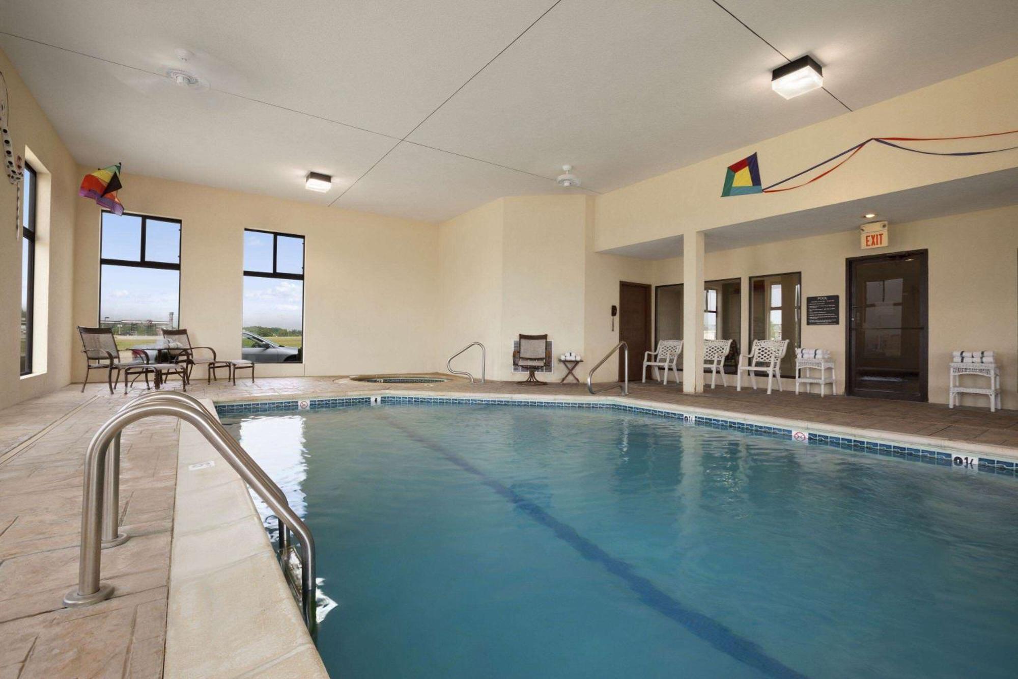 Super 8 By Wyndham Hotel 2*